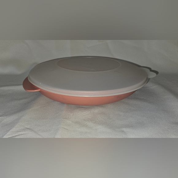 Vintage Tupperware #2604A-2 Divided Reheatable Divided Dish With Lid Pink - Picture 5 of 5
